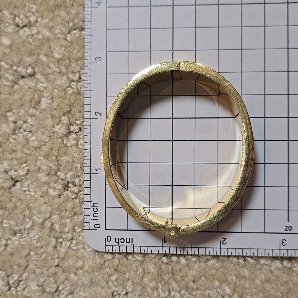 Stella & Dot Eleanor Enamel Hinged Bangle Bracelet with Magnetic Clasp Gold Tone - Picture 6 of 7
